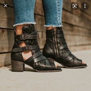 Womens freebird chelsey open toe boots size 8
